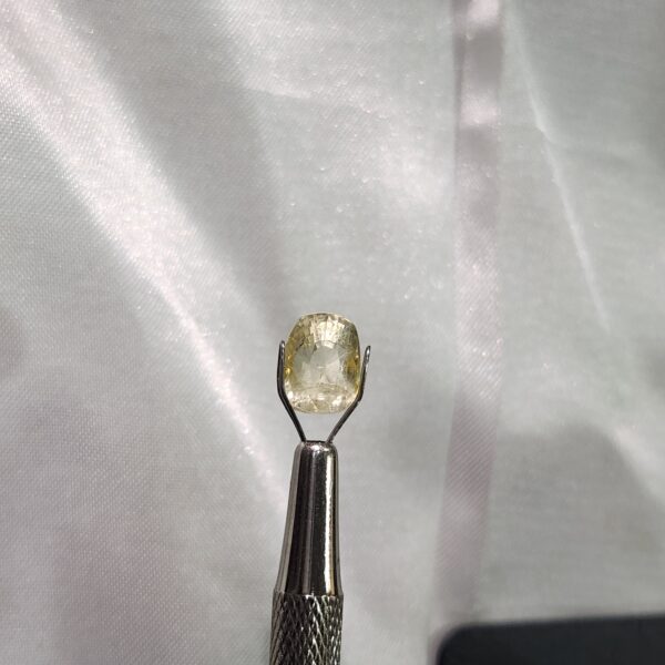 YELLOW SAPPHIRE (Pukhraj)-6.90CT